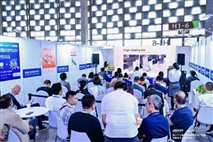 一群人在台上演讲

AI 生成的内容可能不正确。